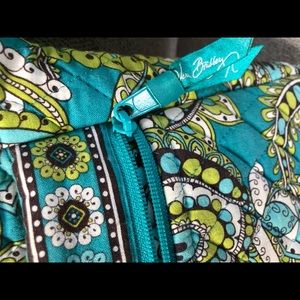 Vera Bradley cross body hipster in great condition